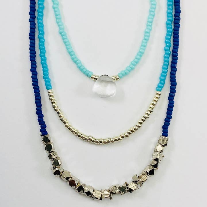 Blues Parure de collier triple perlé - cristal de quartz transparent pour la vente par Sarah Crawford Handcrafted