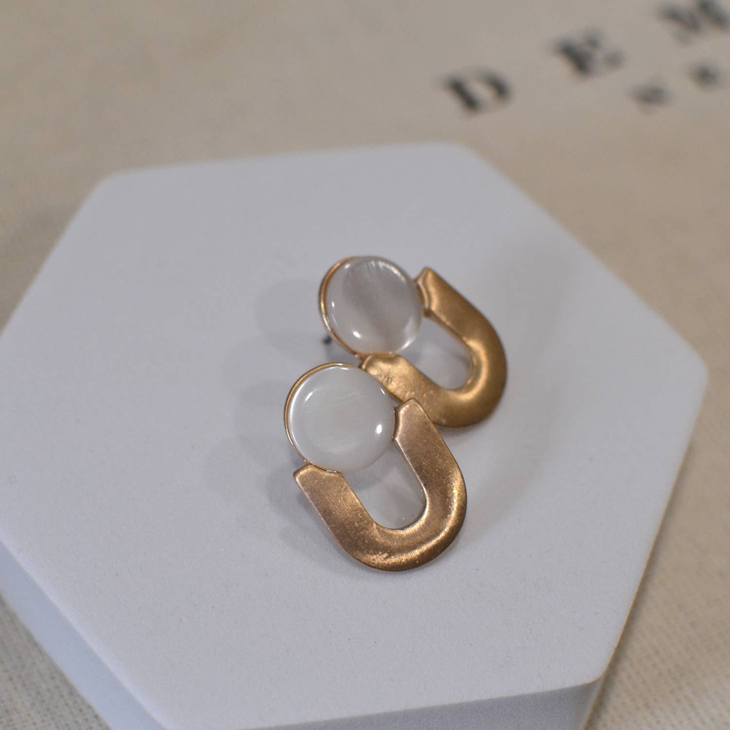 StarryNYC - Wholesale Stud/Post Earrings - Boho Abalone Button Round U Shape Worn Plating Post Earrings5