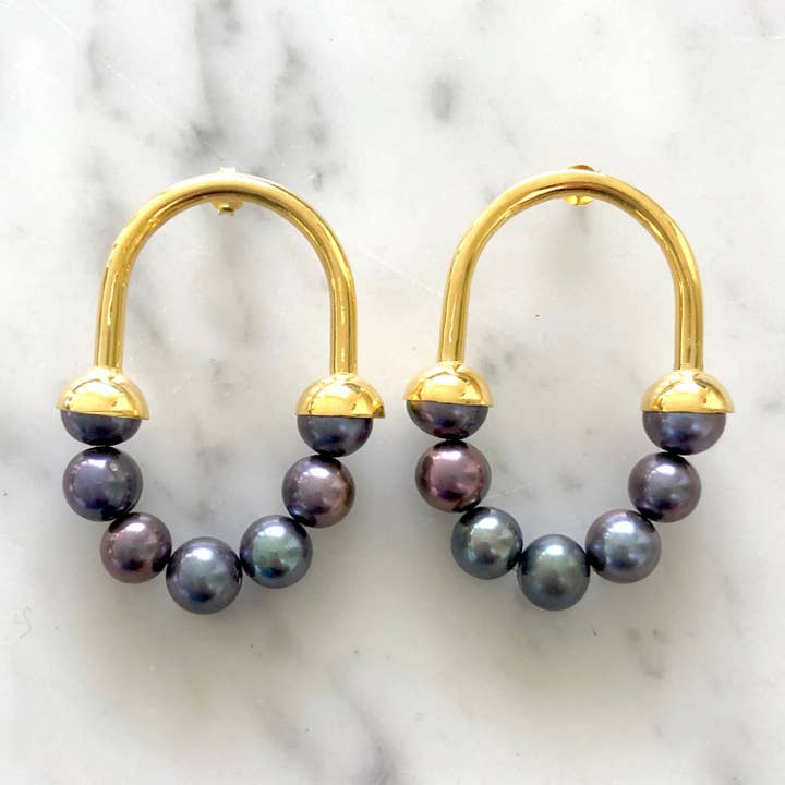 Brincos de pérola Hepburn Pavão dourado por atacado de Elodie Jewellery