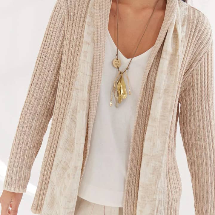 Cardigan Terebi, un cardigan très spécial qui combine du coton tricoté et du brocart de coton pour la vente par Margara Shaw