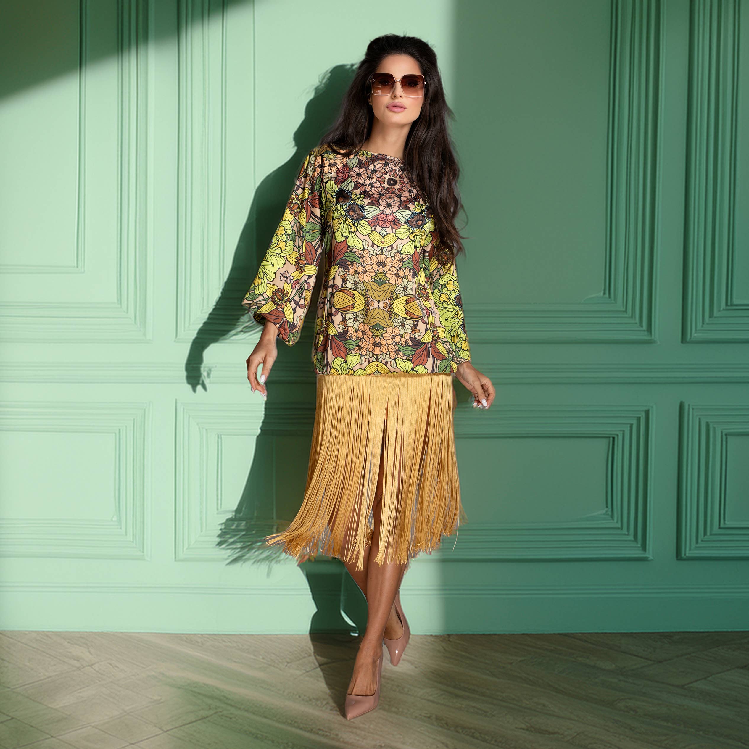 Nuvula – Großhandel Kleid – Damen – Goldenes Kleid mit Blumenmuster und Fransen3