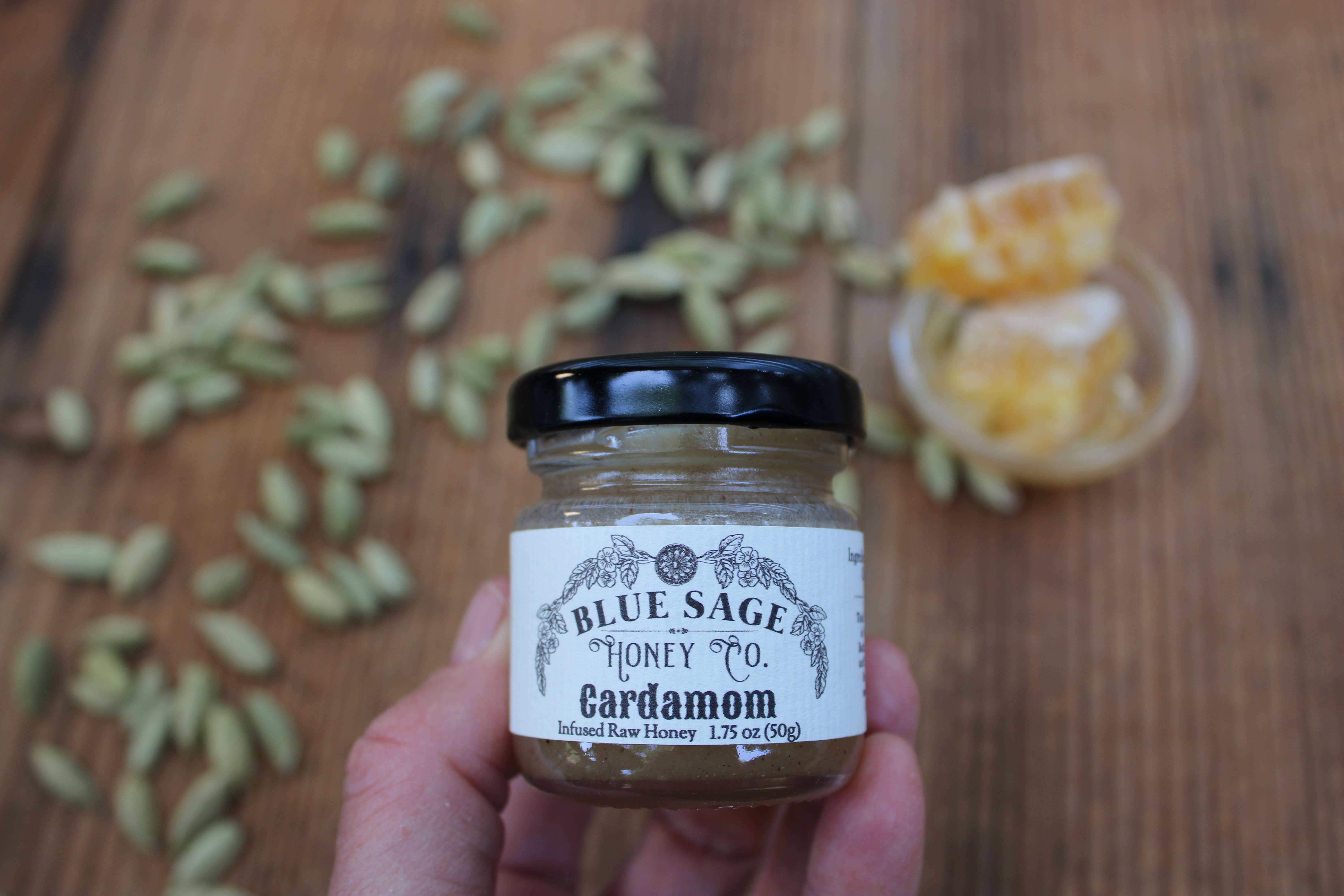 Blue Sage Honey Co. - Vente Miel - Ingrédients biologiques de saveur unique de miel cru infusé de cardamome3