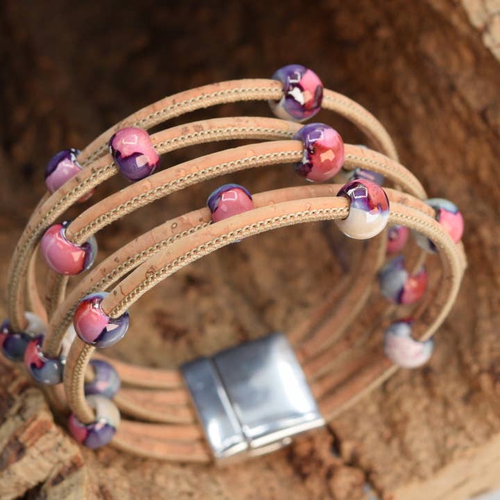 Kirsebær Violet Perlearmbånd i Kork for engroshandel hos Cork Tree Designs