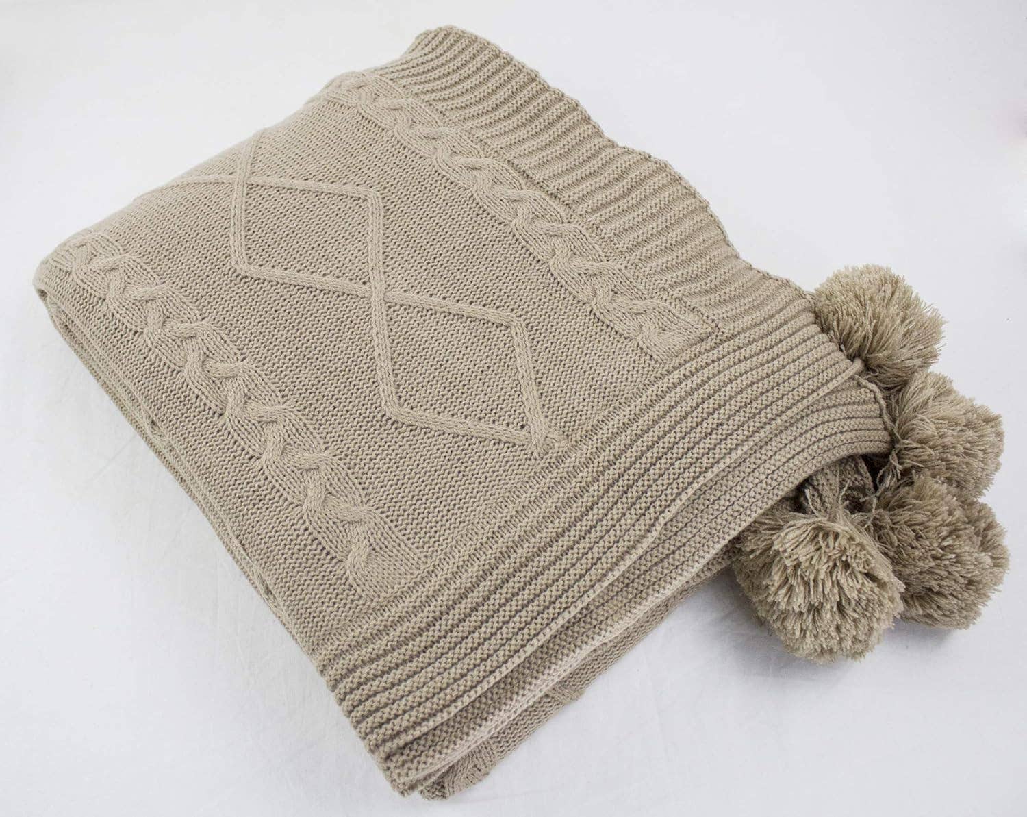 Fennco Styles – wholesale Prydnadsfilt – Taupe lyxig pläd med kabelstickning och päls imitation2