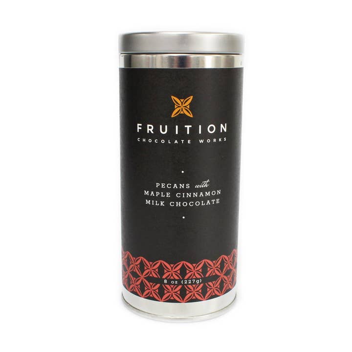 Pecannoten in esdoorn kaneel melkchocolade voor wholesale door Fruition Chocolate Works