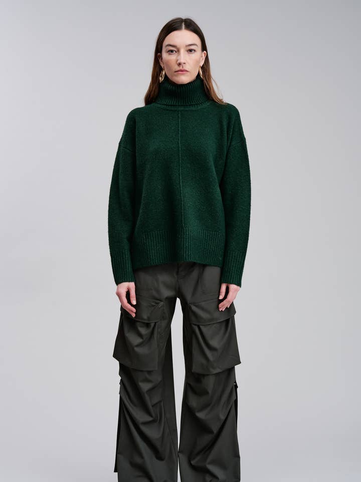 FLAT WHITE - Wholesale Knit Sweater - Women's - Morienne Sweater Pullover Dk Green