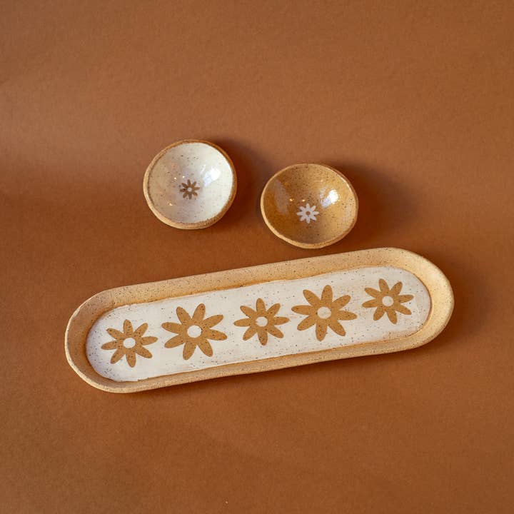 Anne Gates Studio - Wholesale Decorative Tray - Long Daisy Tray