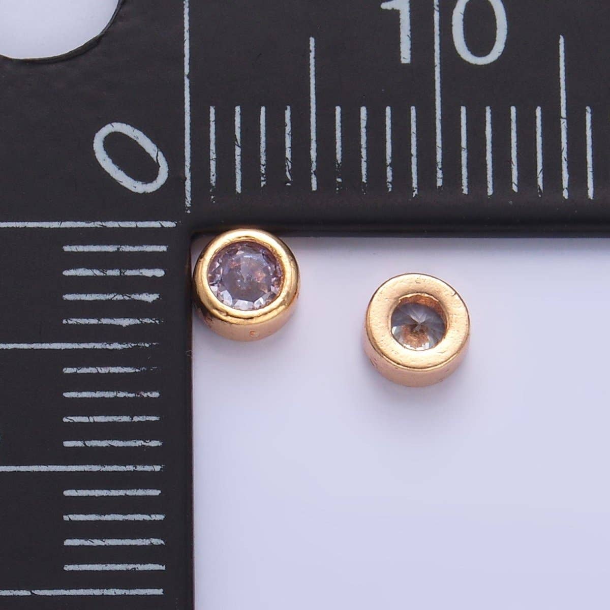 Aim Eternal – wholesale Hantverkstillbehör – 24K Guld Fylld 4,2mm Klar, Lila Rund CZ Infattningspärla | B114 B1174