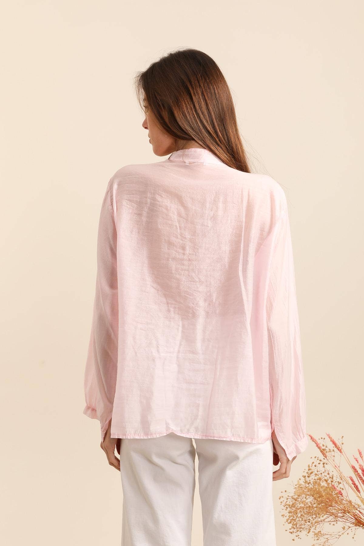 NAÏS PARIS – Engroshandel Bluse - Dame – Skjorte med knapper og flæser over brystet8