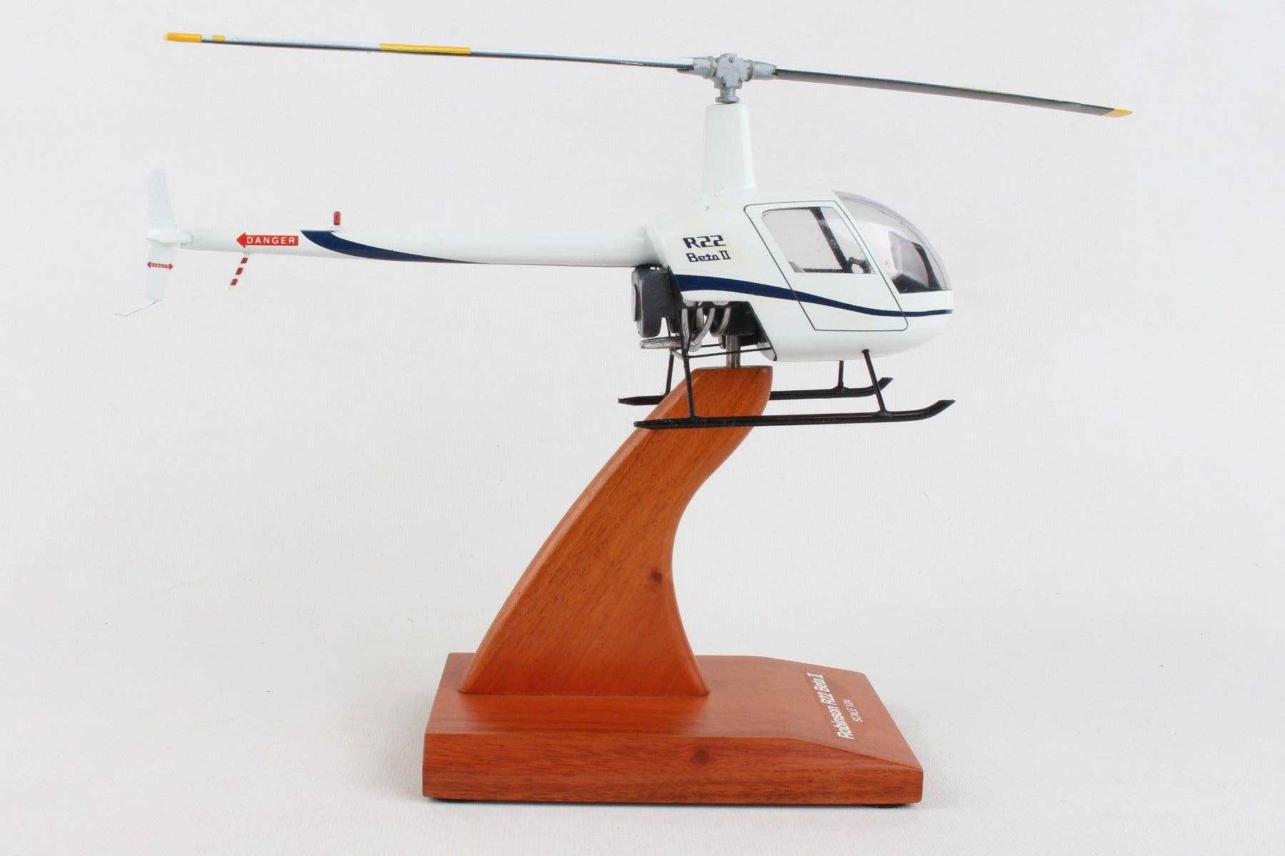 Daron Worldwide Trading – wholesale Decorative tabletop object – EXEC SER ROBINSON R-22 1/24 (HR22TR) (**)2