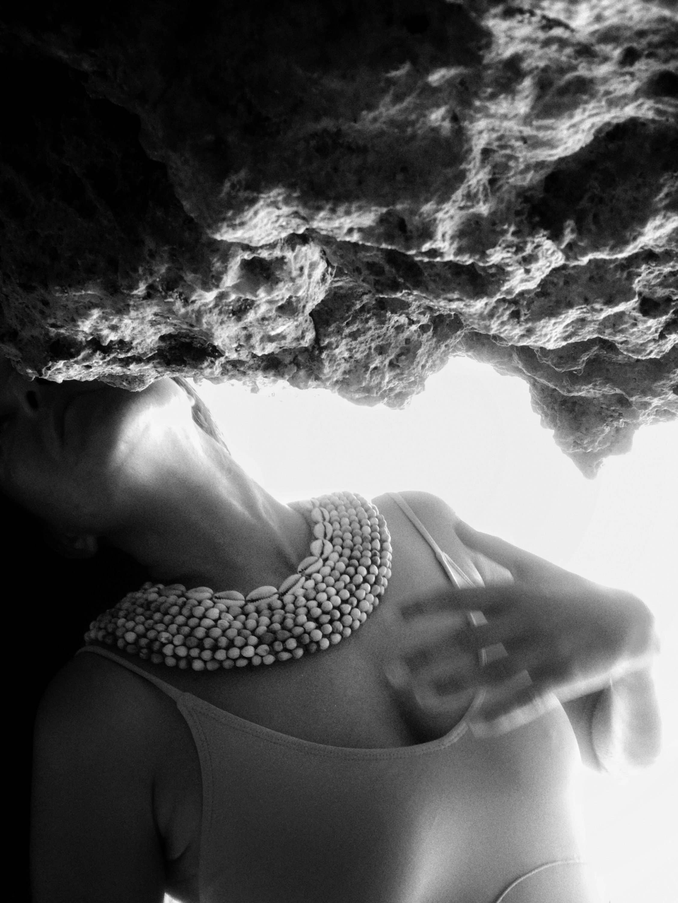 Bonisita - Vendita all'ingrosso Collane a bavaglio - Collana tribale vintage Cowrie Shell & Seeds di Papua4