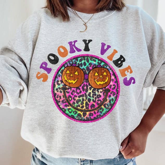 Spooky Vibes Halloween Sweatshirt für den Großhandel von Londas Trendy Tees