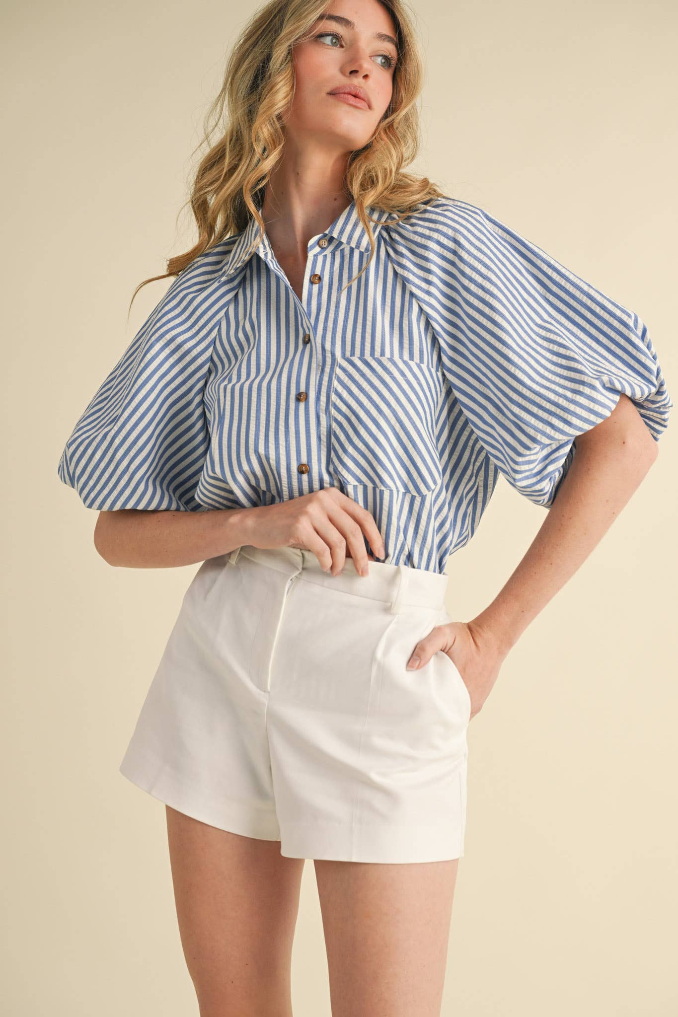 &MERCI – Engroshandel Skjorte med buttondown – til kvinder – STRIBET BOBLEÆRME KNAPNED TOP MTP33290