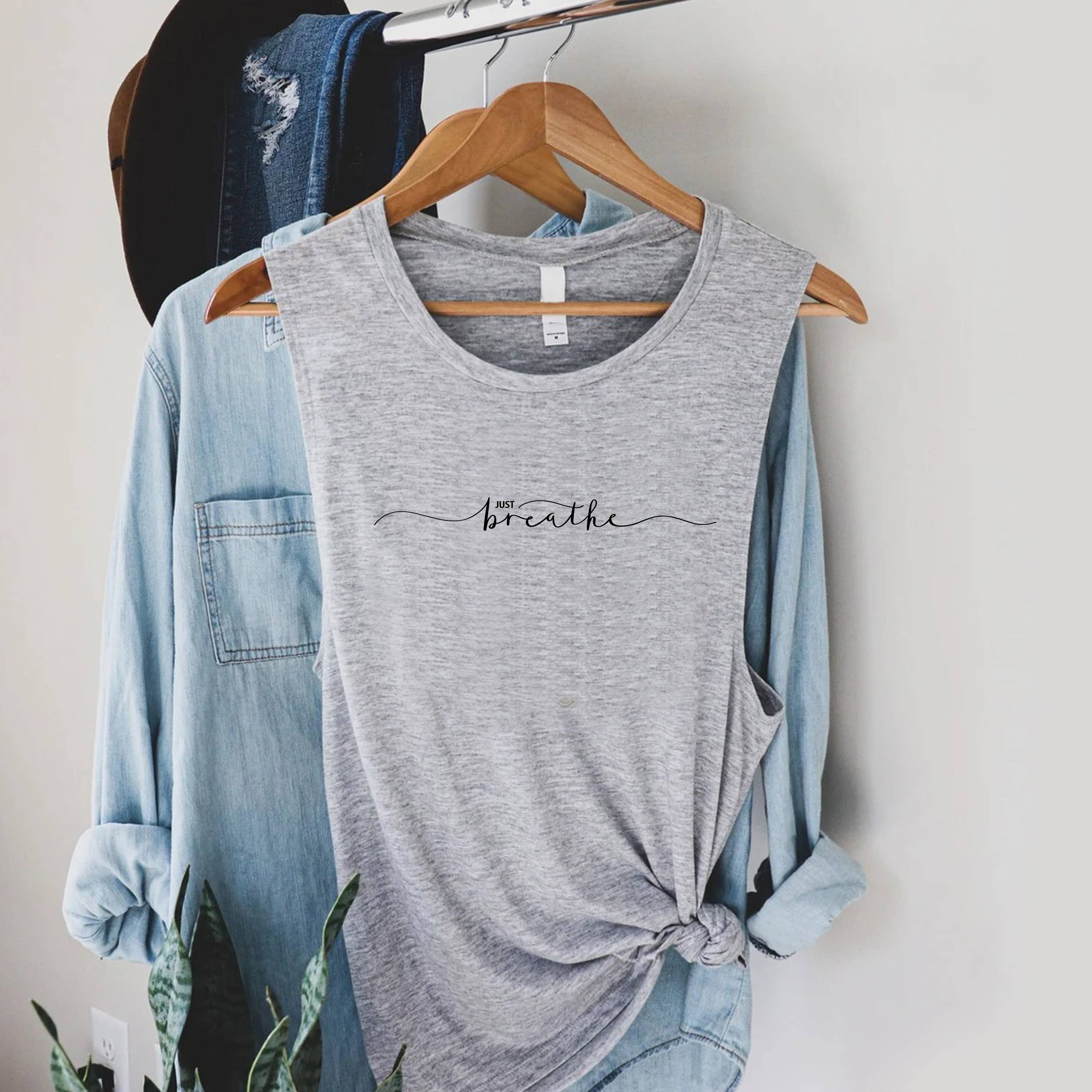 STARCHIS - Vendita all'ingrosso Canotta - Donna - Canotta grafica "Just breathe" STT-Y5008M1