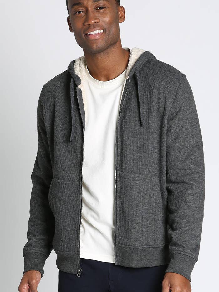 Sweat à capuche en maille gaufrée doublé Sherpa pour la vente par JACHS NY