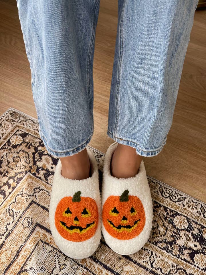 CHAUSSONS CITROUILLE pour la vente par C&C LUXURY CO.