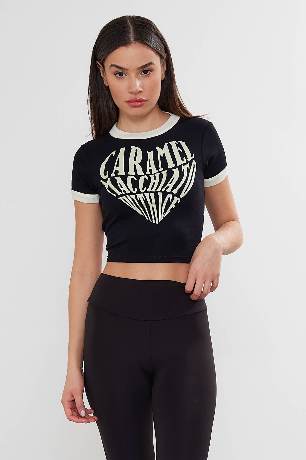 VAV NEW YORK – T-shirt estampada - Mulher por atacado – T-shirt de mulher com estampa de coração cortado Crop Top com estampa de coração13