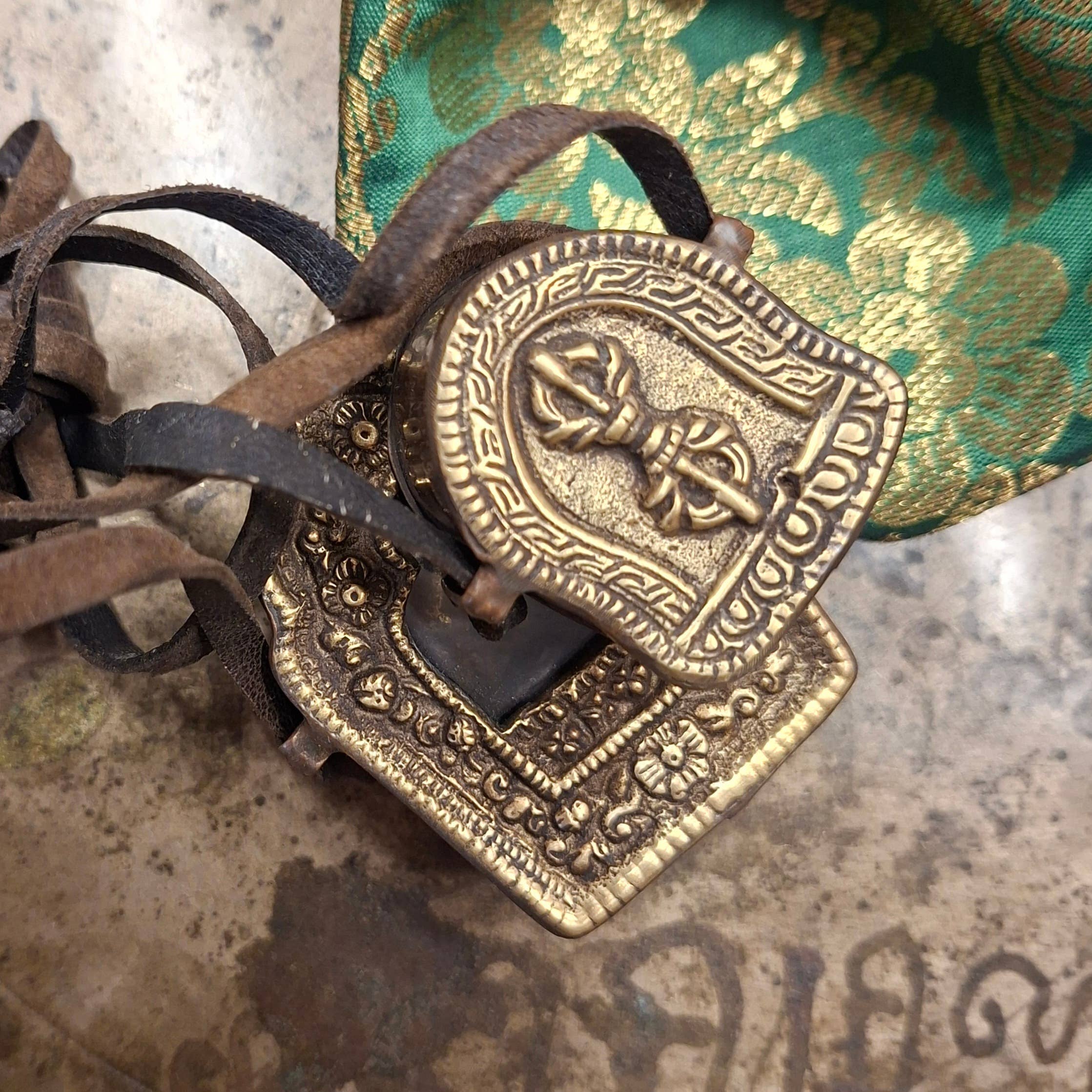 Koperberg - Vente Amulette - Porte-amulette en cuivre avec fenêtre et cordon en cuir7