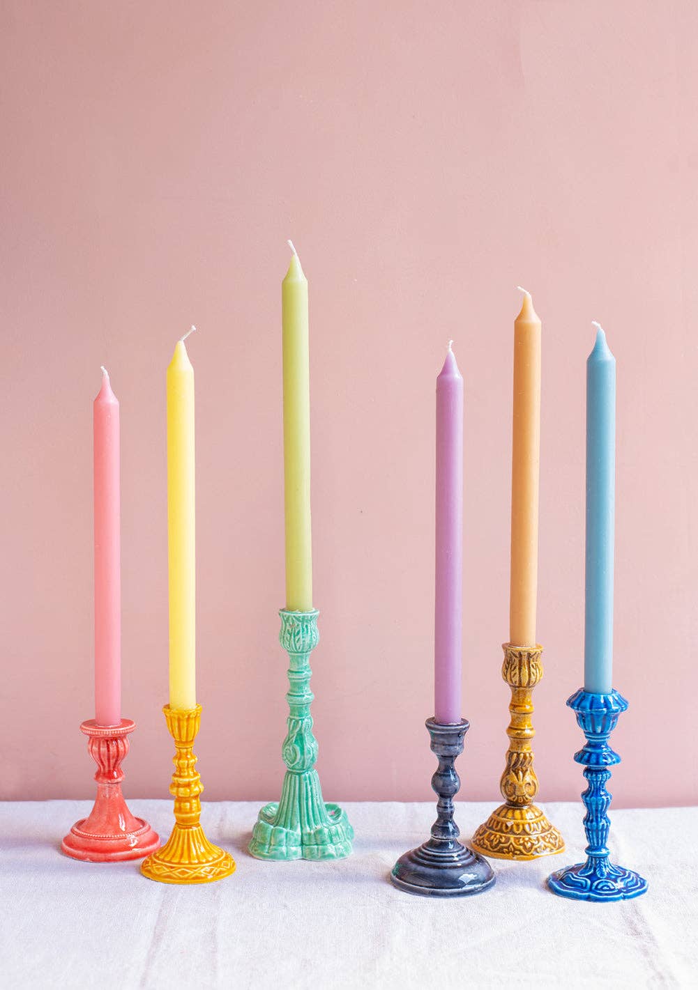 Ian Snow Ltd - Vendita all'ingrosso Candele cilindriche/candelieri - Set primaverile di dodici candele da tavola colorate2