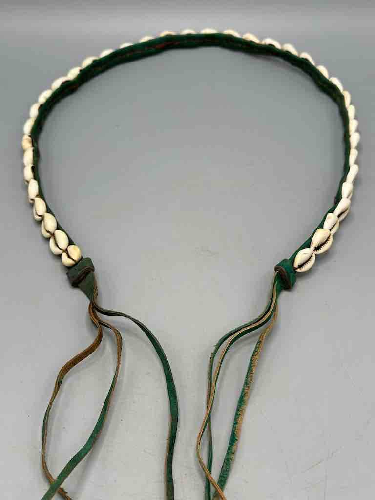 The Niger Bend – Großhandel Gürtel – Damen – Schmaler afrikanischer Krawattenverschluss aus echtem Kaurimuschelleder32