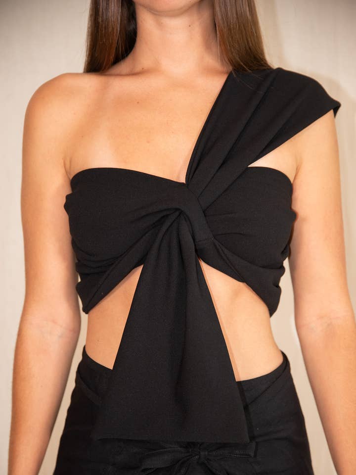 Top corto de un solo hombro con lazo – Negro para venta al por mayor de Gipcco Design