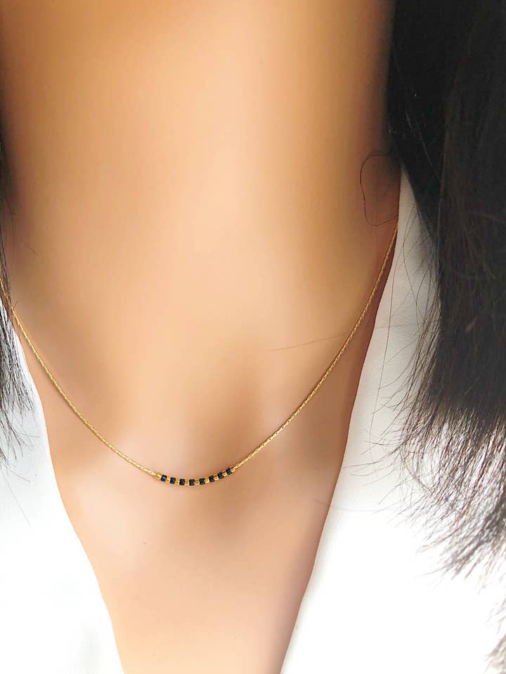 Collier à perles dorées/collier minimaliste Tiny Bead Necklace De pour la vente par 36th Child Jewelry