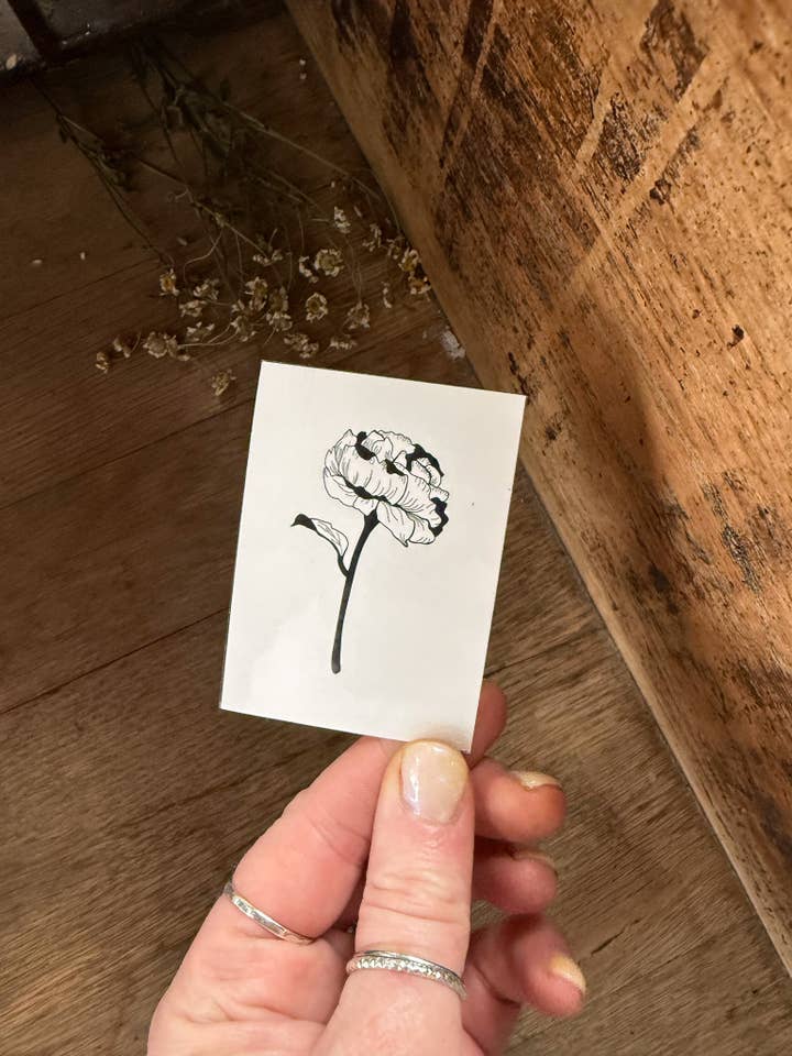 Tatouage Temporaire Pivoine Délicate pour la vente par Left Grain