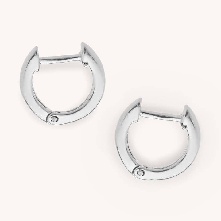 Rosie Huggie-Ohrringe für den Großhandel von Nellou