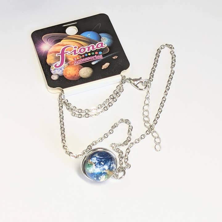 Fiona Accessories – Colar pingente/pendente por atacado – Colar Astronomy Charm do Espaço Colar Terra1