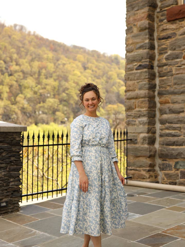 Ada Faye - Wholesale Jurk - Dames - Ada Faye Evelyn Jurk - Lichtblauw | Pre-order Verzending Verwachte Leverdatum 20/87