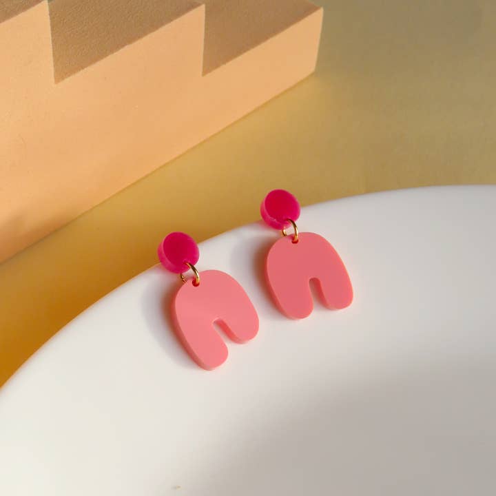 Niemalsmehrohne - Wholesale Dangle Earrings - Small Squishy Arch Bow Earrings in Pink Raspberry