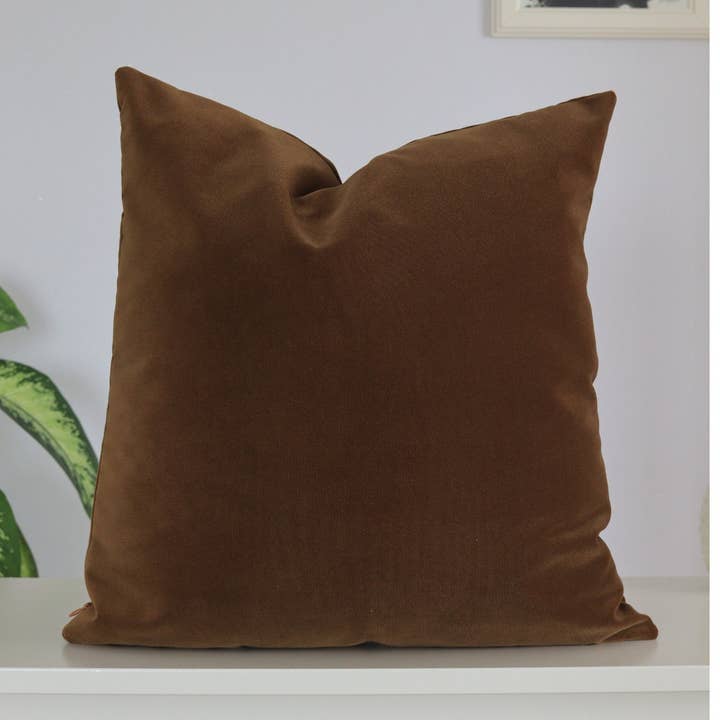 Dunkelbrauner Samtkissenbezug, dekoratives Kissen für den Großhandel von Honas Home