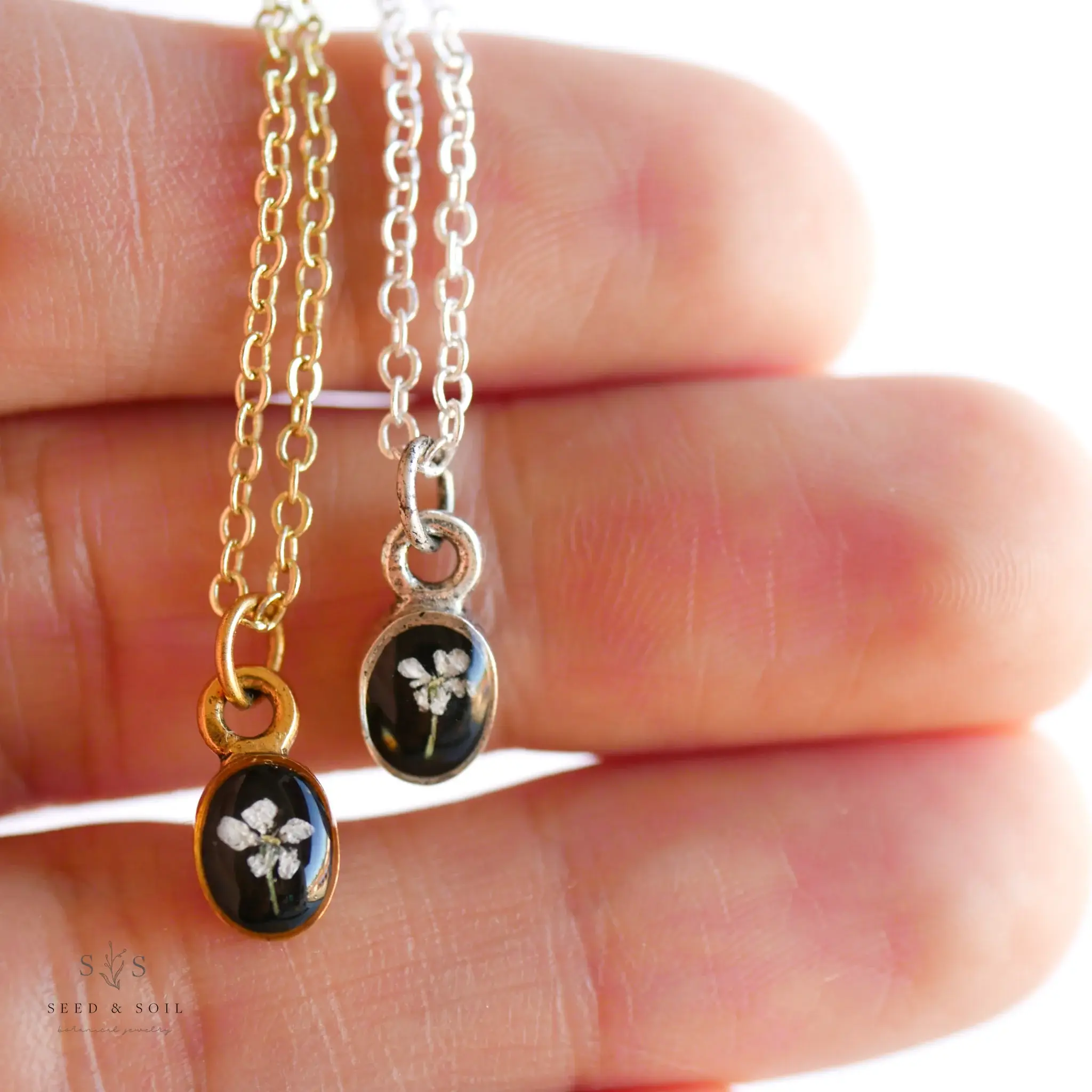 Seed & Soil Botanical Jewelry - Vente Colliers à pendentif - Petit collier ovale2