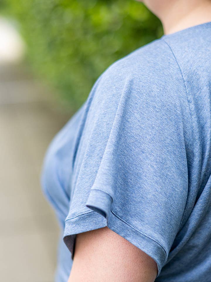 Knieriem Designs – Engroshandel Strikket top - Dame – Kortærmet blå striktop i Rayon Lycra-blanding2