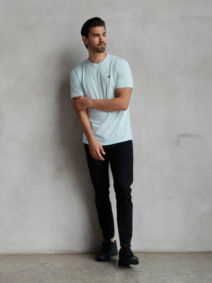 INTO THE AM – T-shirt – Homem por atacado – T-shirt Básica Ajustada Premium para Homem (de Marca)22