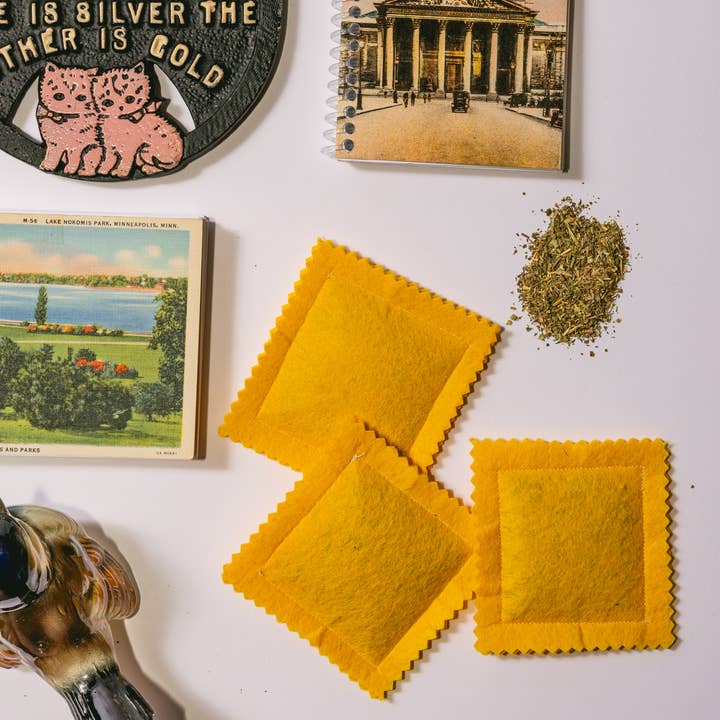 The Mustache Cat Made - Wholesale Pet Toy - Cat - Ravioli Catnip Toy1