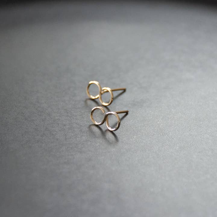 Orecchini a perno per la vendita all'ingrosso da parte di Kaju Creations