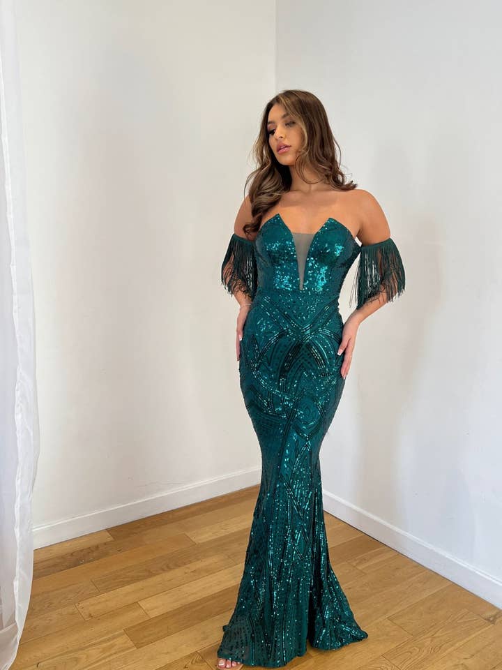 Robe longue de luxe à franges bardot verte enchantée pour la vente par Nazz Collection Clothing Ltd