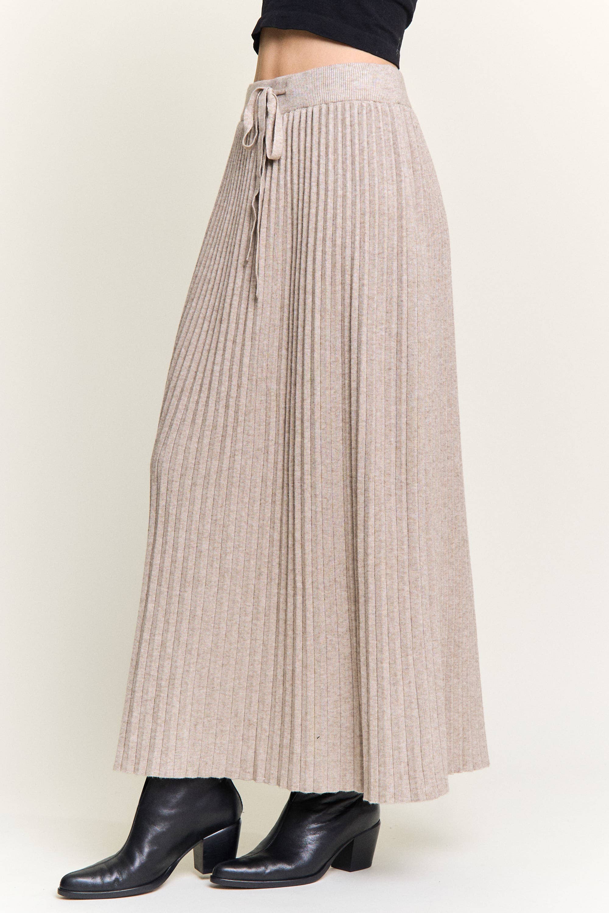 ADORA LA - Wholesale Skirt - Women's - CES4155 -RIBBED KNIT PLEATED MIDI SKIRT12