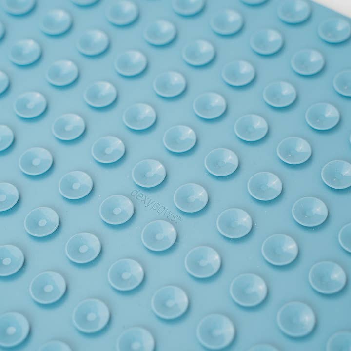 dexypaws - Vente Tapis de gamelle – chien - Tapis à lécher bleu avec grandes empreintes de pattes3