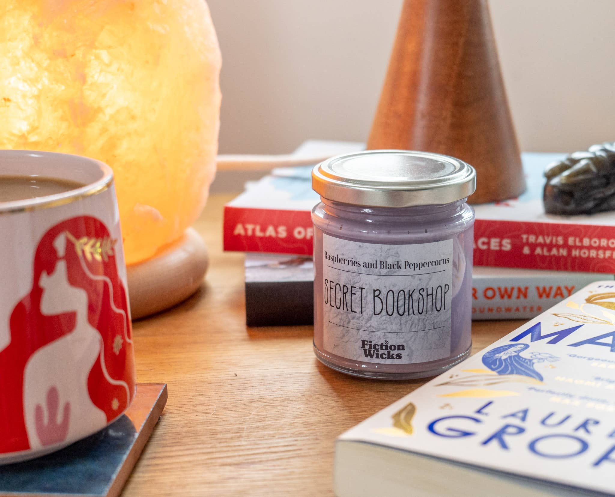 Fictionwicks - Venta al por mayor Velas en tarros - Vela aromática Secret Bookshop con fragancia a frambuesa y pimienta3