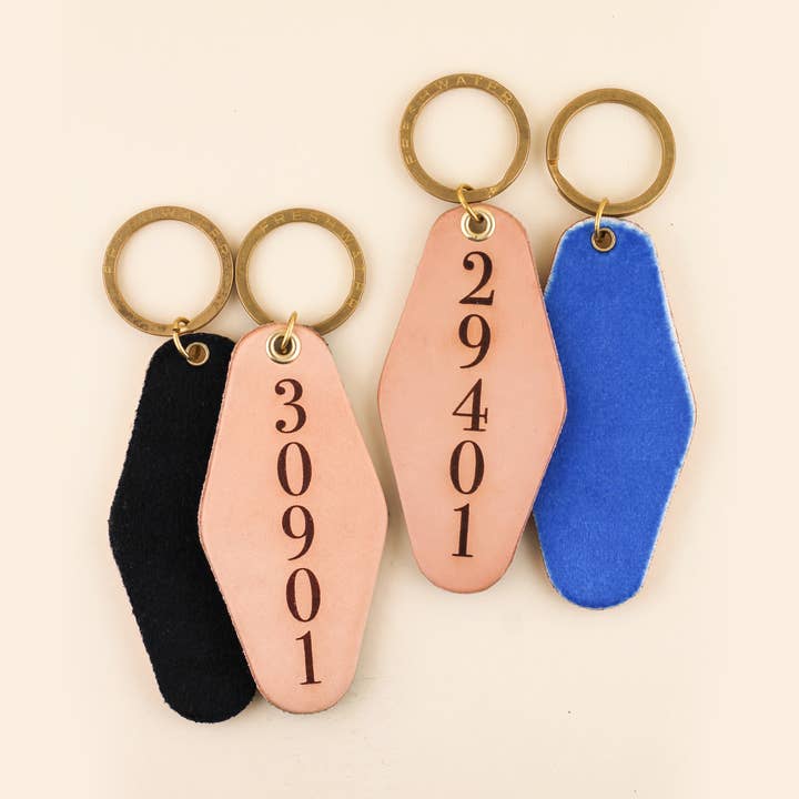 Freshwater Curated Goods - Vente Porte-clés – unisexe - Porte-clés d'hôtel à code postal personnalisé0