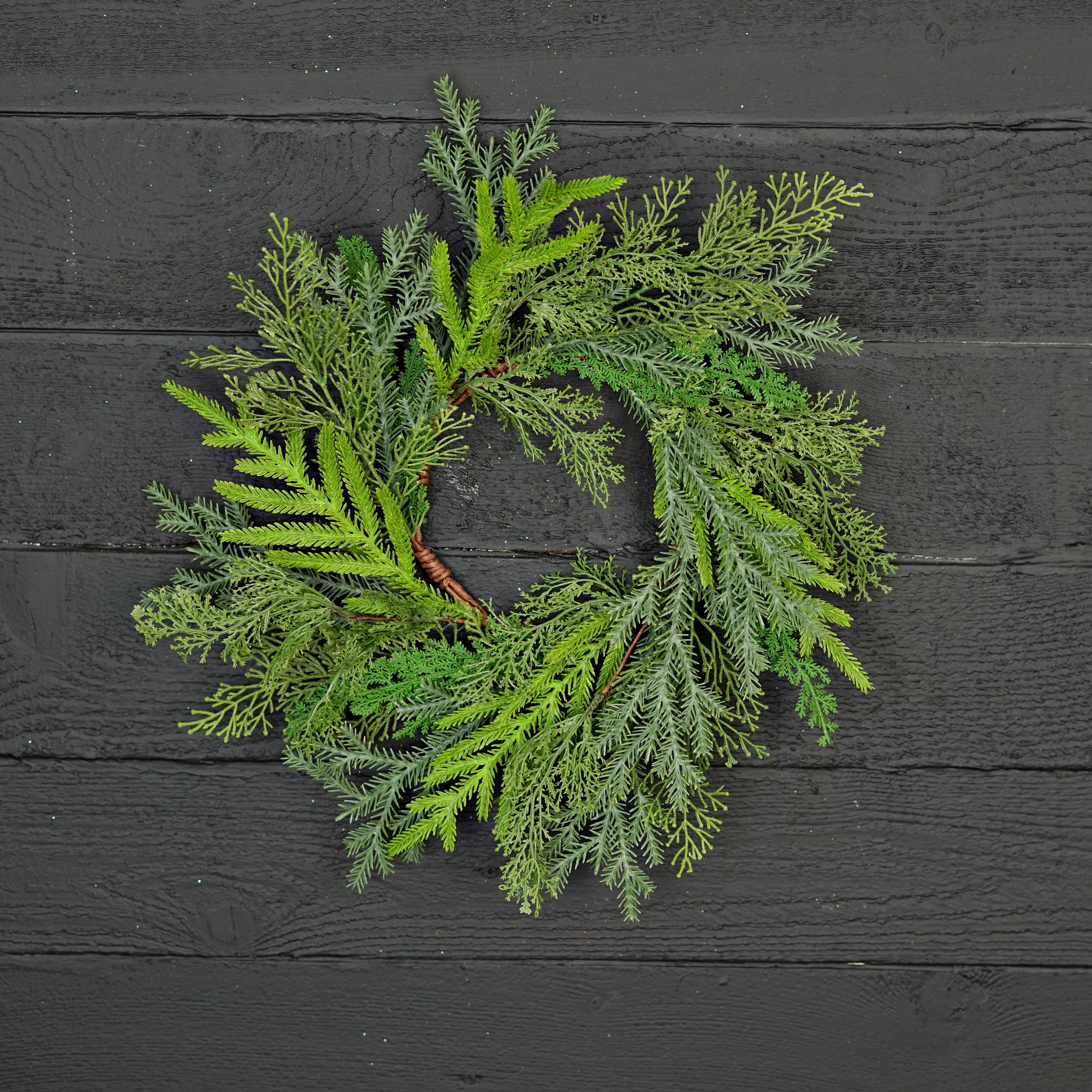 Holiday Depot Inc. - Wholesale Wreath - 510783- 18in(6.5)Wreath-Mix Real Touch Cedar and Norfolk Pin5