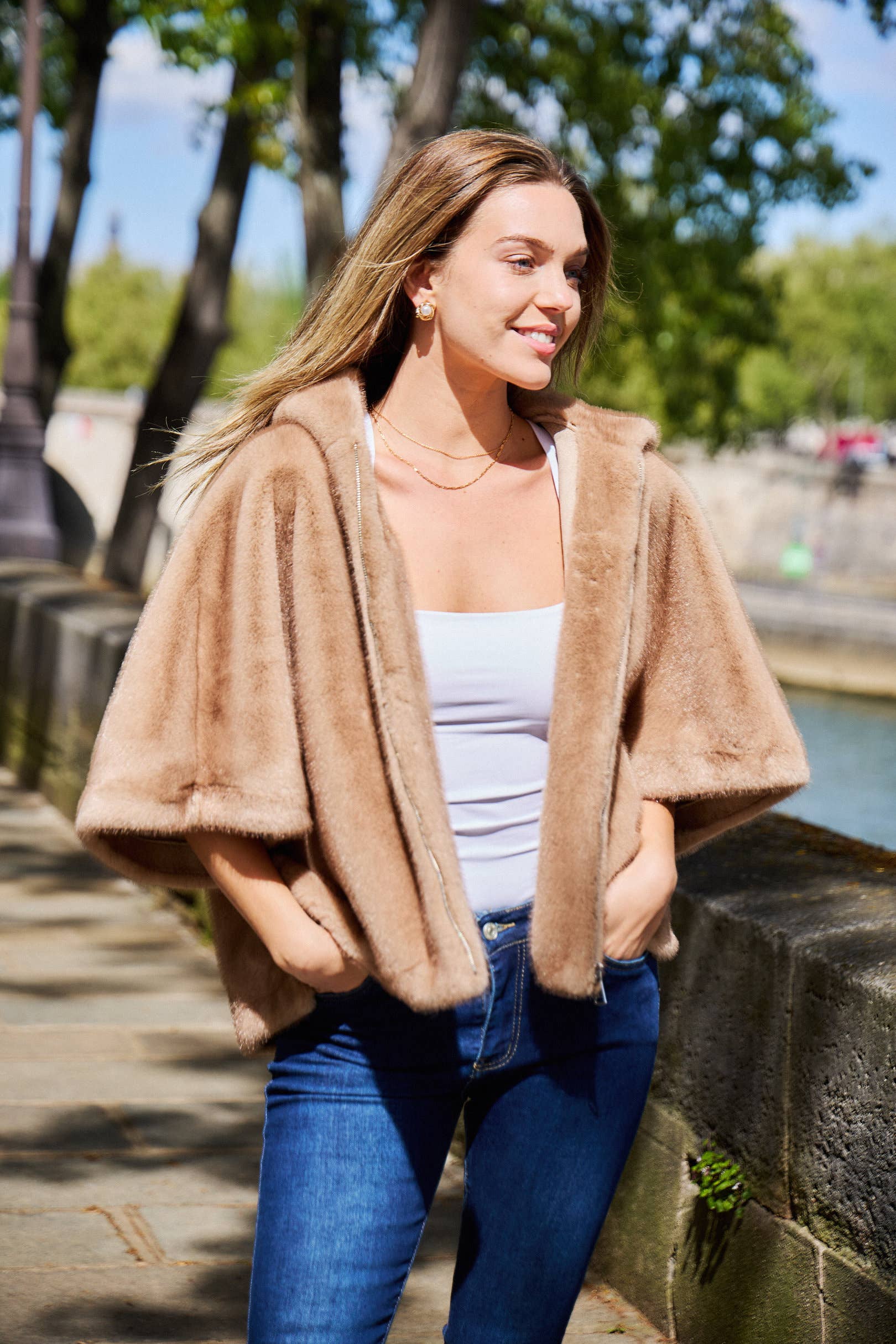 Giovanni Paris - Vendita all'ingrosso Pelliccia/Pelliccia sintetica - Donna - Mantella Alizée con cappuccio in ecopelliccia13