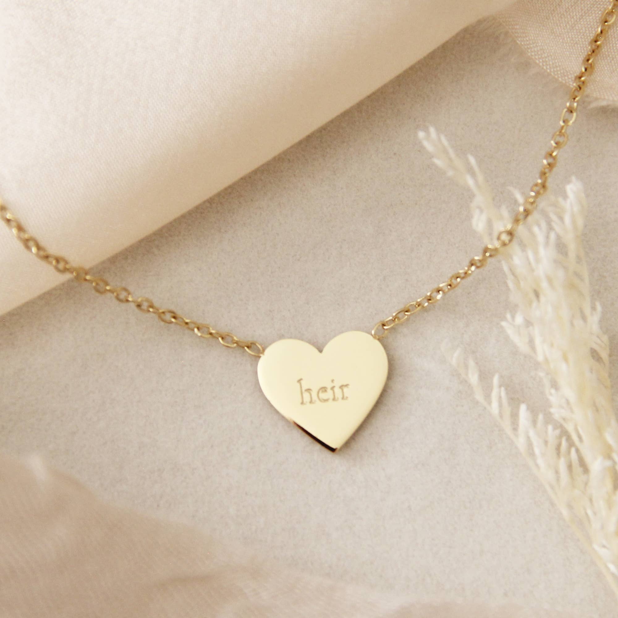 LoveStory Collection – Engroshandel Halskæde med vedhæng – Datter, Arving Hjertehalskæde, Romerne 8:16-171
