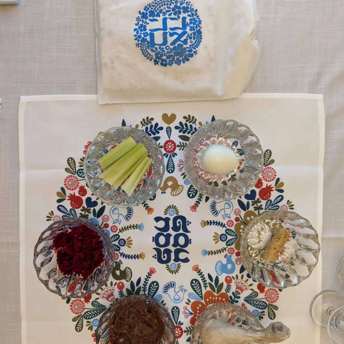 EleyOri - Wholesale Tablecloth - Passover Seder Plate Table Centrepiece Decor3