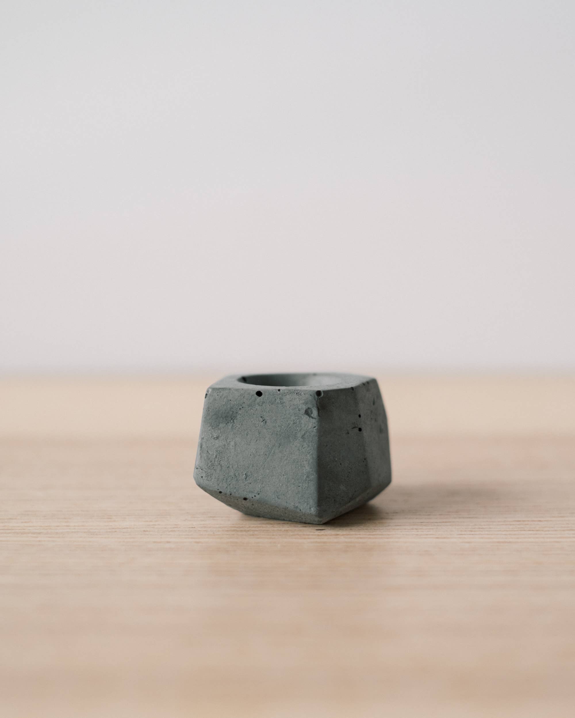 Concrete Days - Wholesale Plant Pot - Tiny Geo Airplant Holder1