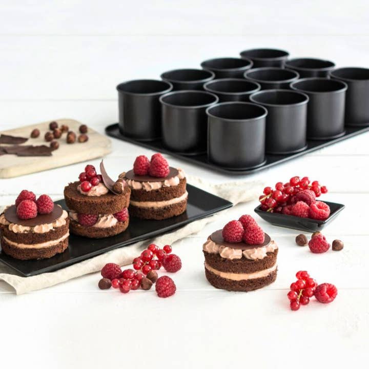 Zenker - Wholesale Cake Decorating Kit - Zenker Black Metallic mini cake baking sheet and icing spatula1