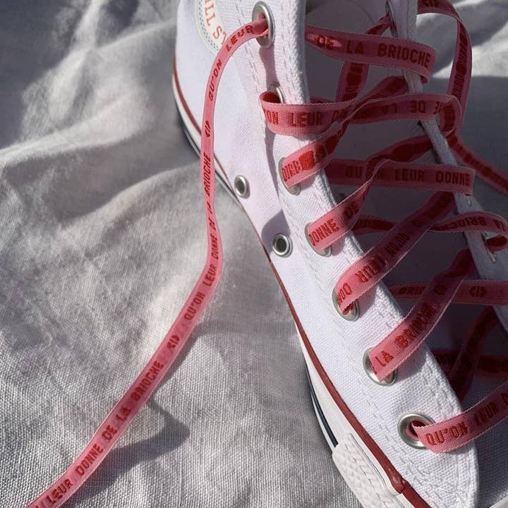 Snören med broderi: Qu'on Leur Donne De La Brioche för wholesale av Soline Camart