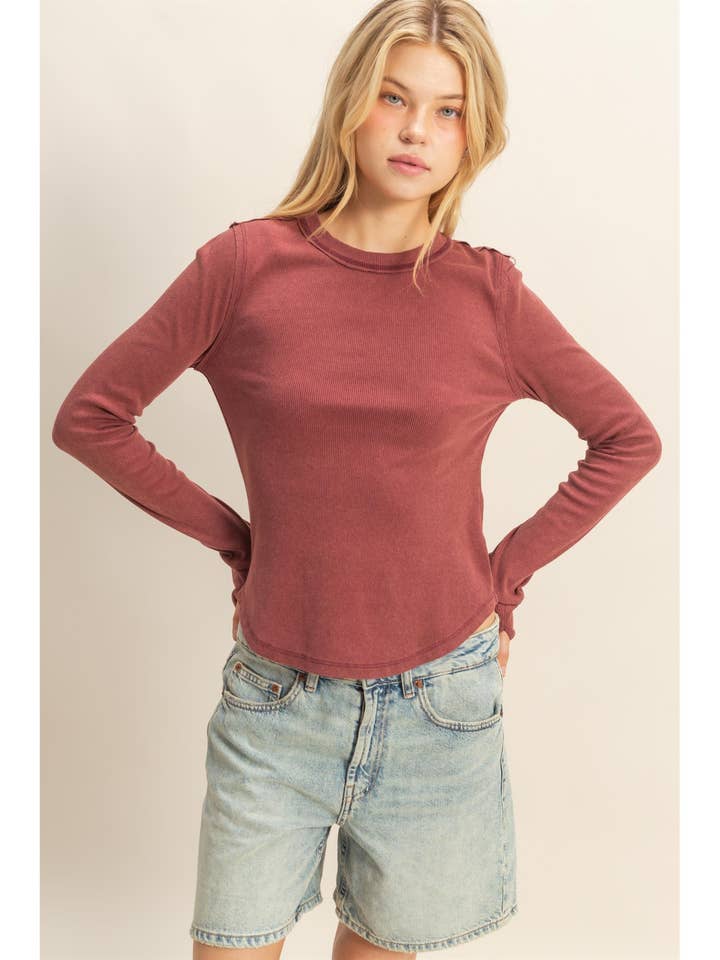 Haut ajusté côtelé à effet délavé minéral pour la vente par HYFVE